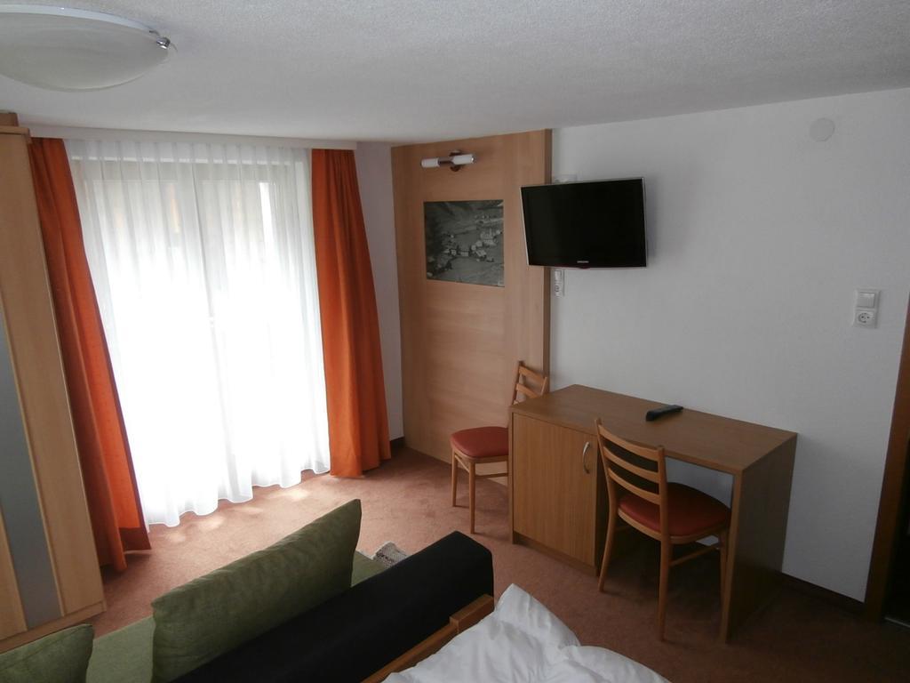Haus Plankensteiner Hotel Kaunertal Bagian luar foto